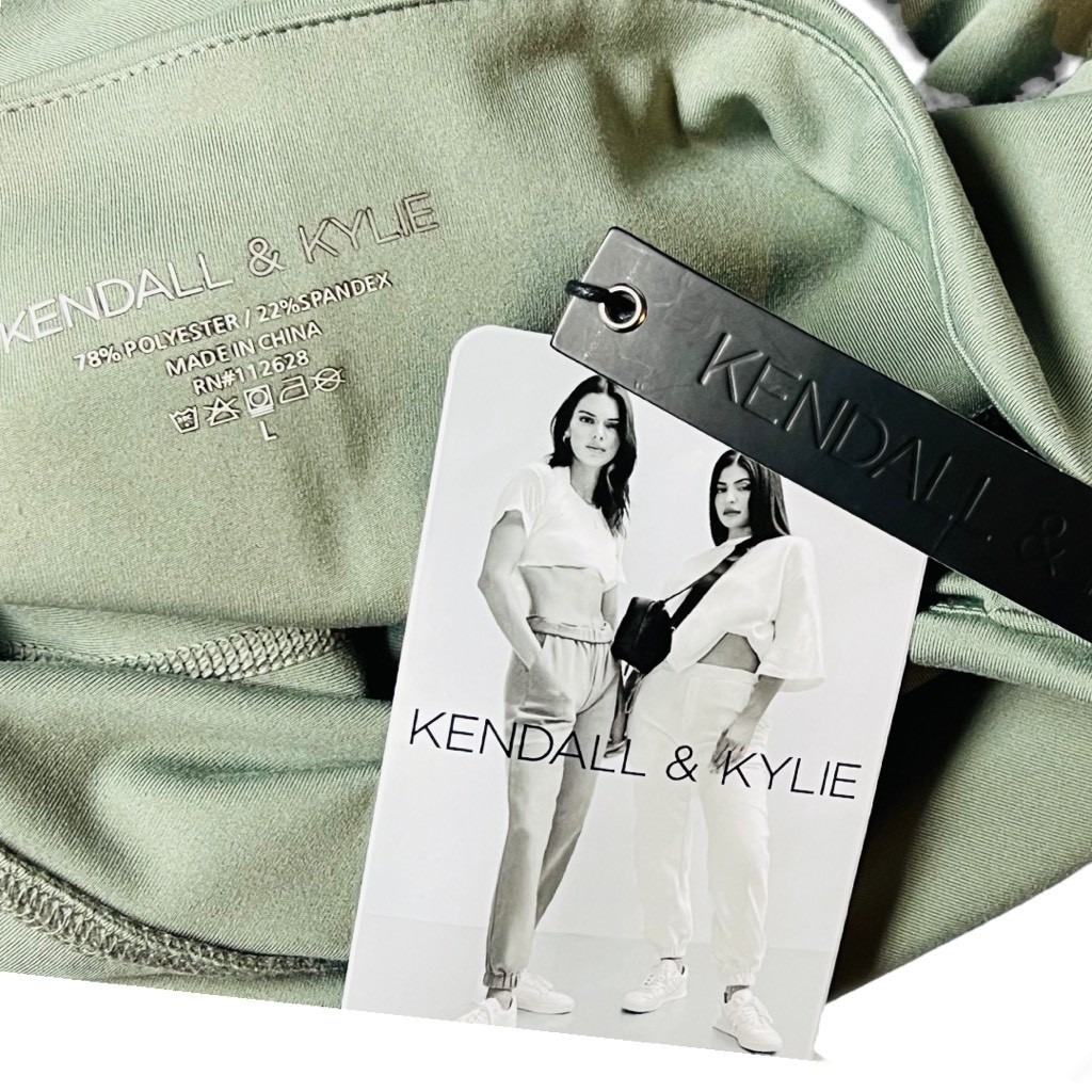 Kendall Kylie Capri Pants Large Foggy Green High Rise Yoga Pockets Athleisure — image 8 of 8